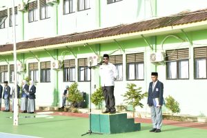 MAN IC Batam Laksanakan Upacara Bendera di Hari Pertama Sekolah